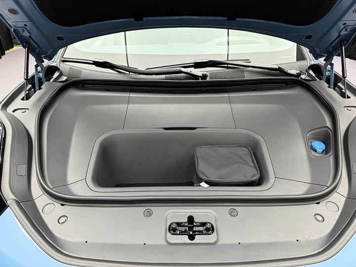 Фото 12 - Zeekr 001