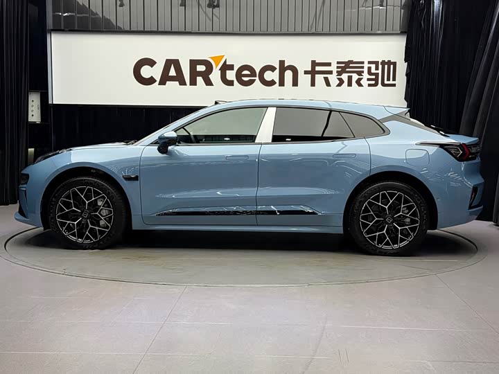 Фото 2 - Zeekr 001