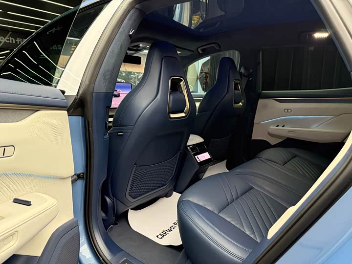 Фото 20 - Zeekr 001