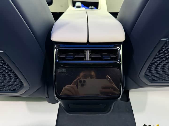 Фото 21 - Zeekr 001