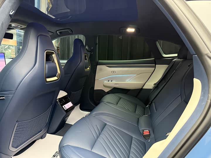 Фото 22 - Zeekr 001