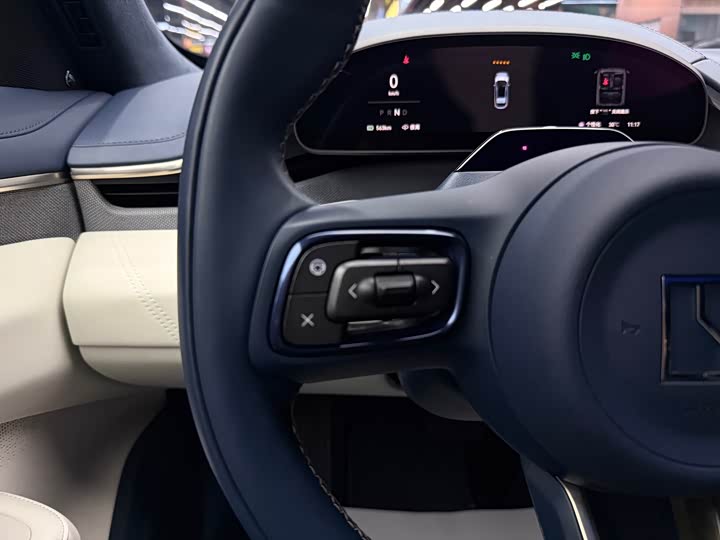 Фото 23 - Zeekr 001