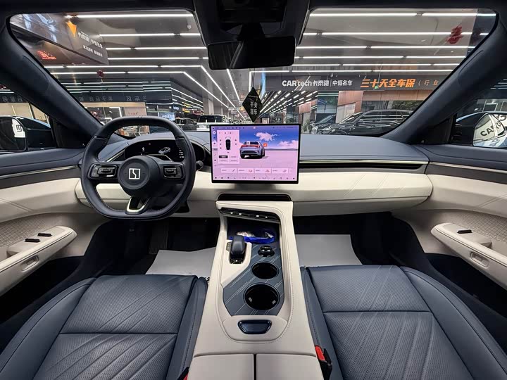 Фото 25 - Zeekr 001