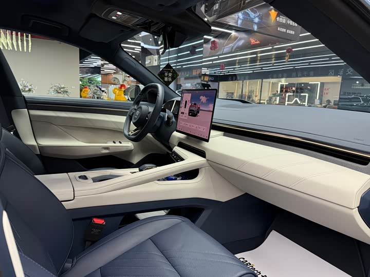 Фото 26 - Zeekr 001