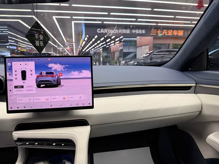 Фото 27 - Zeekr 001