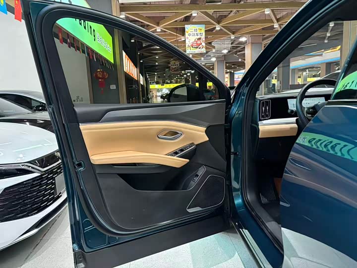 Фото 10 - BYD Song L DM-i Hybrid