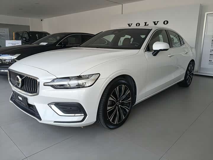 Фото 1 - Volvo S60