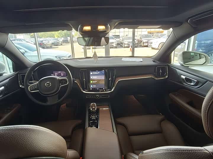 Фото 10 - Volvo S60