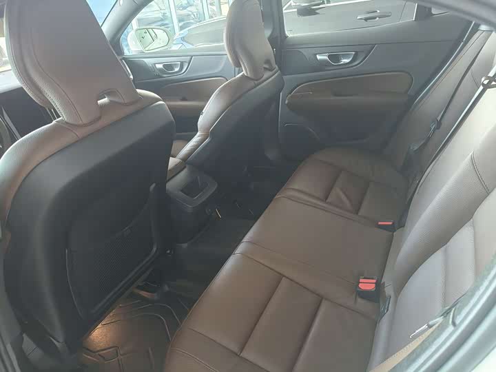 Фото 13 - Volvo S60