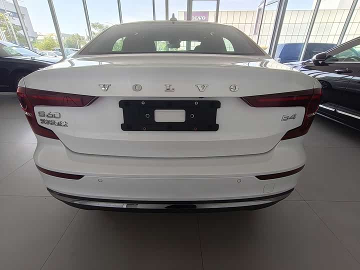 Фото 4 - Volvo S60