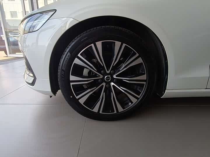 Фото 7 - Volvo S60