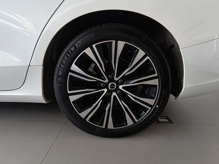 Фото 8 - Volvo S60