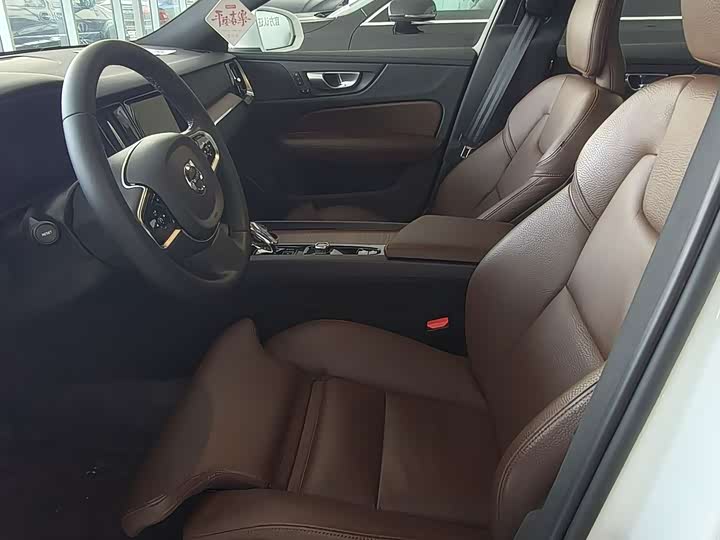 Фото 9 - Volvo S60