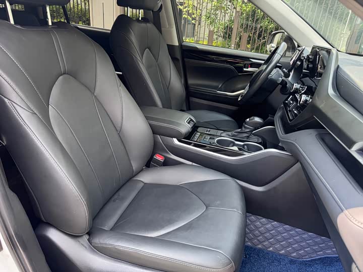 Фото 10 - Toyota Highlander