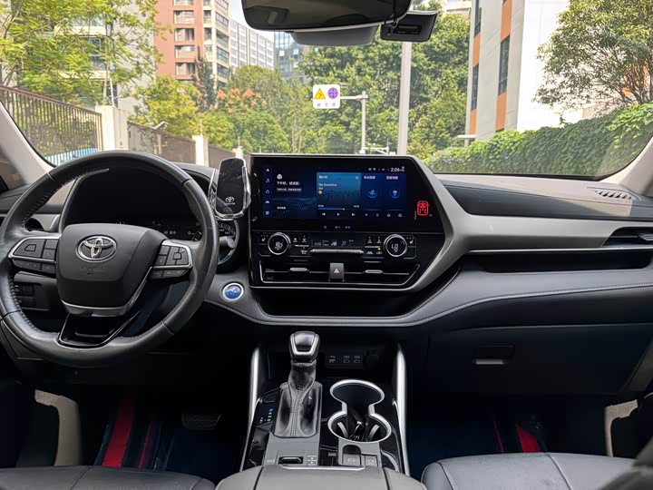 Фото 16 - Toyota Highlander