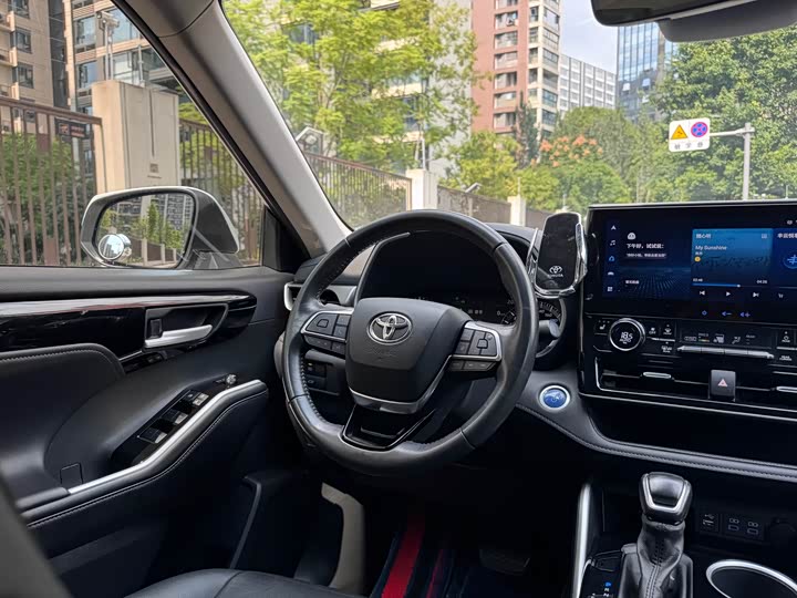 Фото 17 - Toyota Highlander