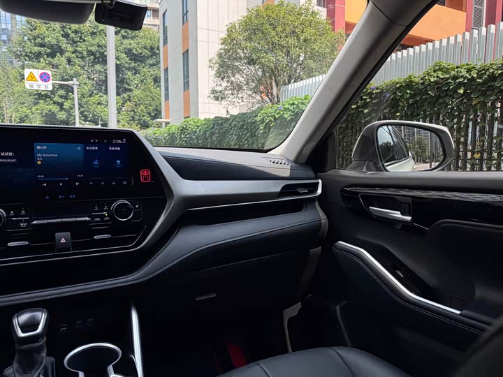 Фото 18 - Toyota Highlander