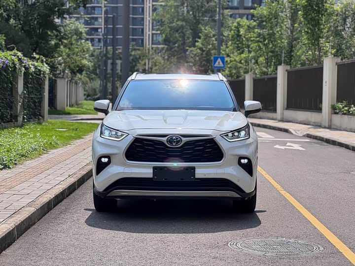 Фото 2 - Toyota Highlander