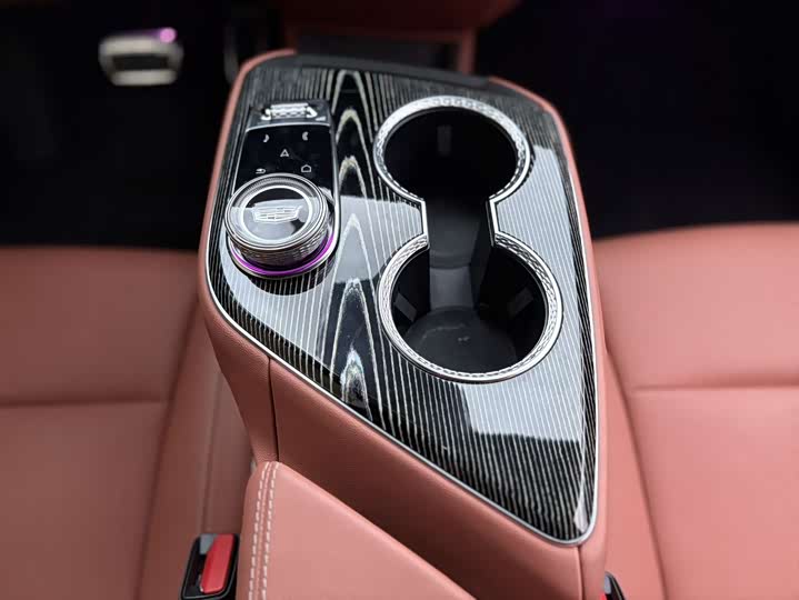 Фото 16 - Cadillac Optiq