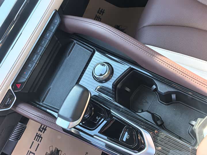 Фото 14 - Geely Monjaro