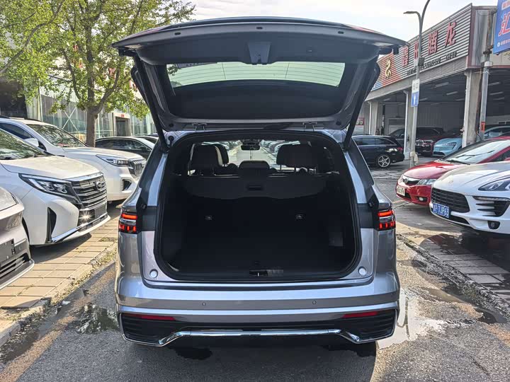 Фото 16 - Geely Monjaro