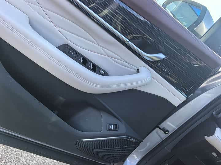 Фото 5 - Geely Monjaro