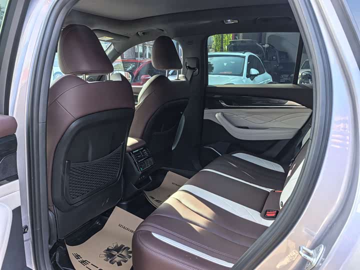 Фото 7 - Geely Monjaro