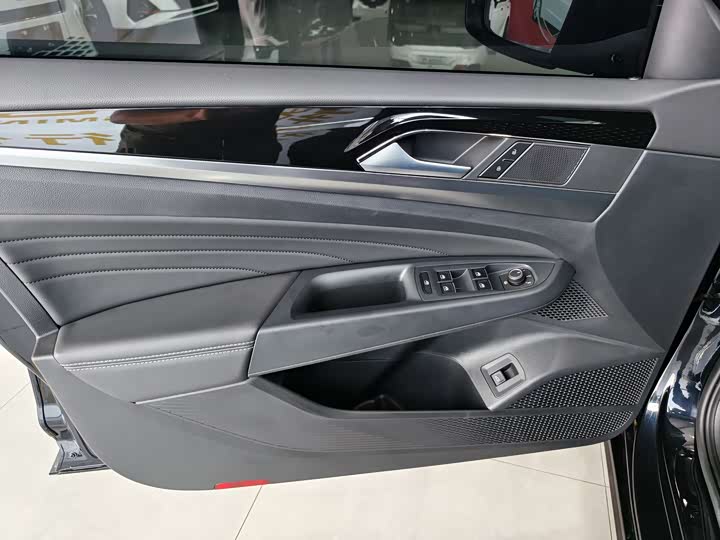 Фото 10 - Volkswagen Passat