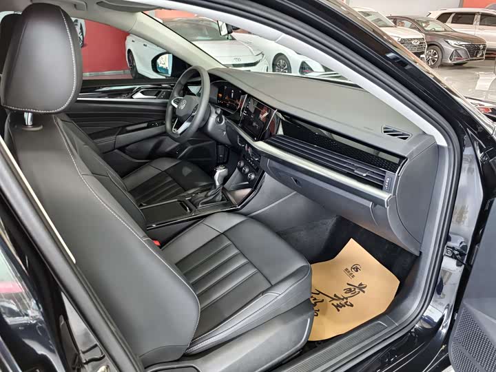 Фото 13 - Volkswagen Passat