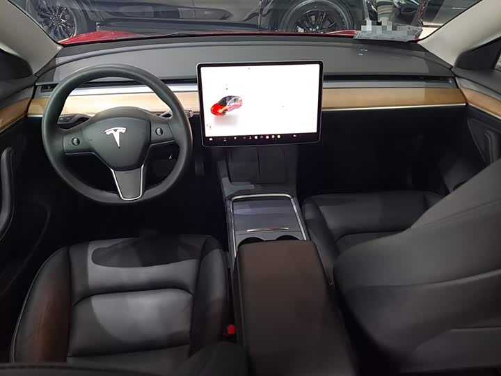 Фото 10 - Tesla Model 3