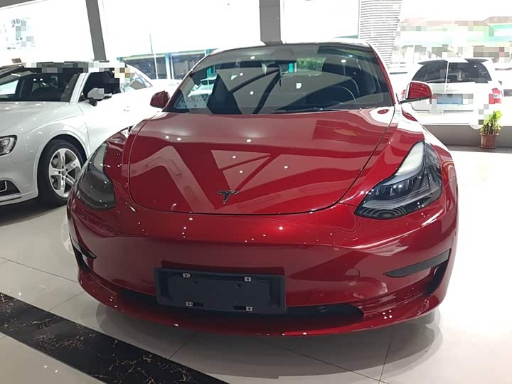 Фото 3 - Tesla Model 3