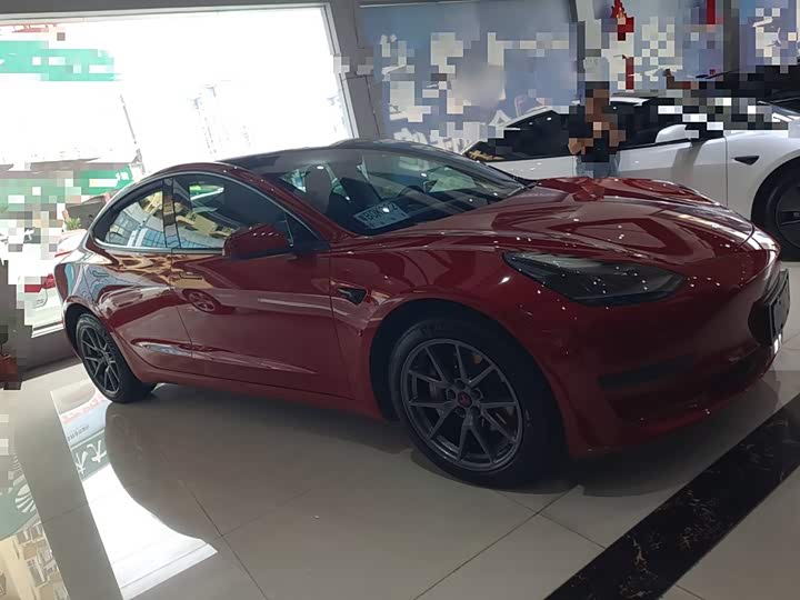 Фото 4 - Tesla Model 3