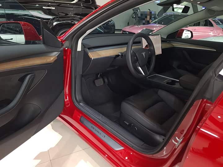 Фото 9 - Tesla Model 3