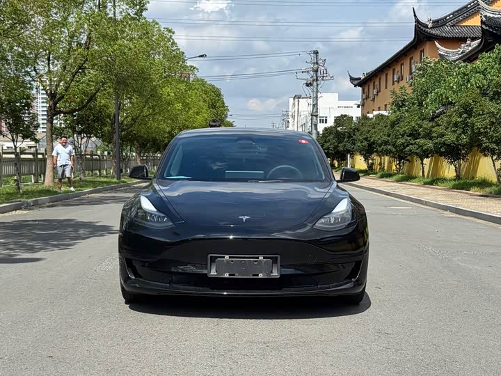 Фото 2 - Tesla Model 3