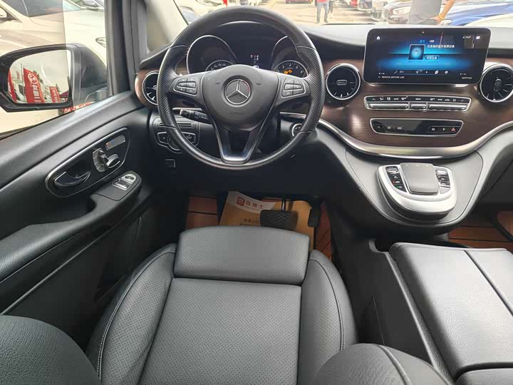 Фото 11 - Mercedes-Benz V-Class