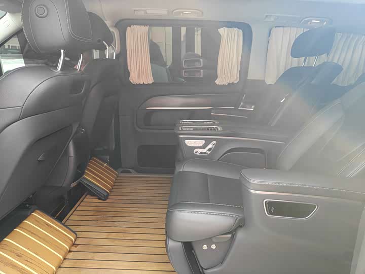 Фото 13 - Mercedes-Benz V-Class