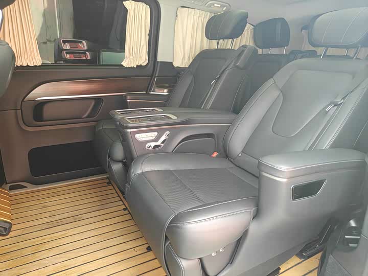 Фото 15 - Mercedes-Benz V-Class