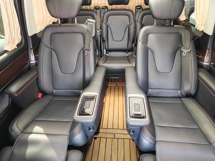 Фото 19 - Mercedes-Benz V-Class