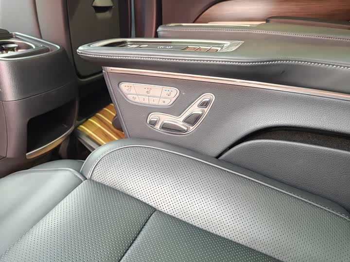 Фото 20 - Mercedes-Benz V-Class