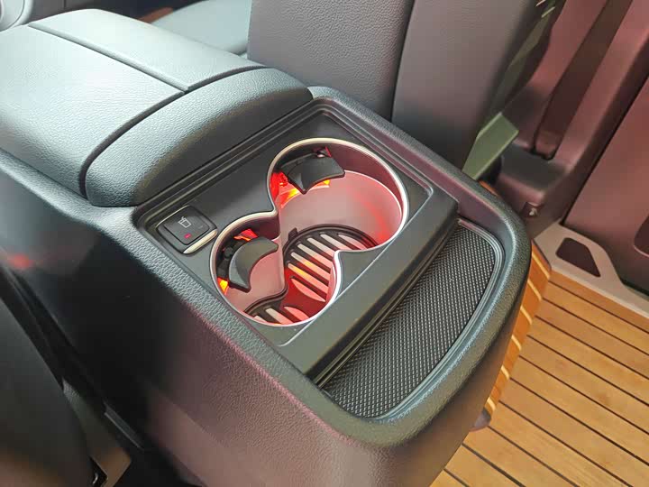 Фото 23 - Mercedes-Benz V-Class