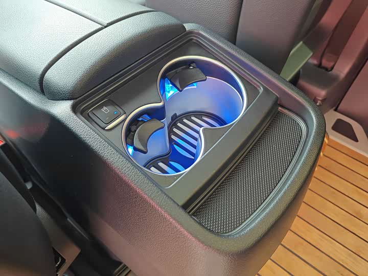 Фото 24 - Mercedes-Benz V-Class