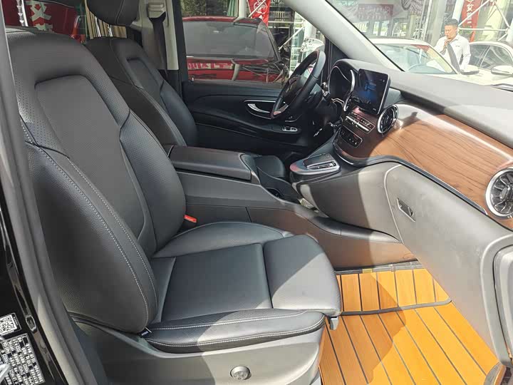 Фото 26 - Mercedes-Benz V-Class
