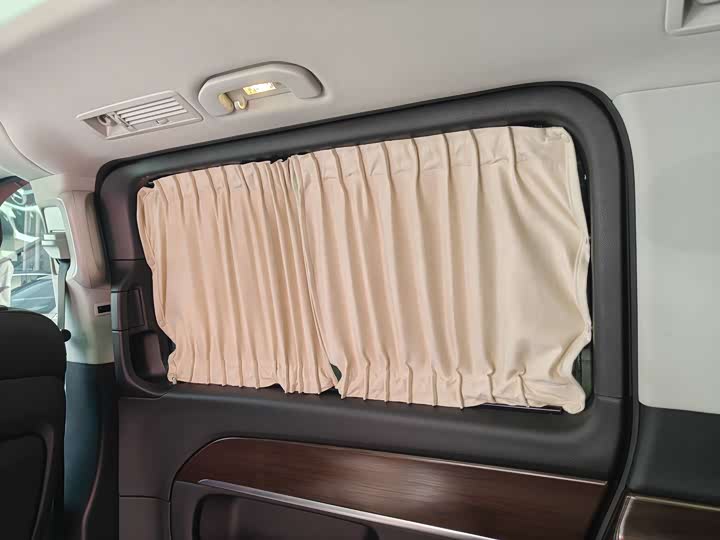 Фото 8 - Mercedes-Benz V-Class