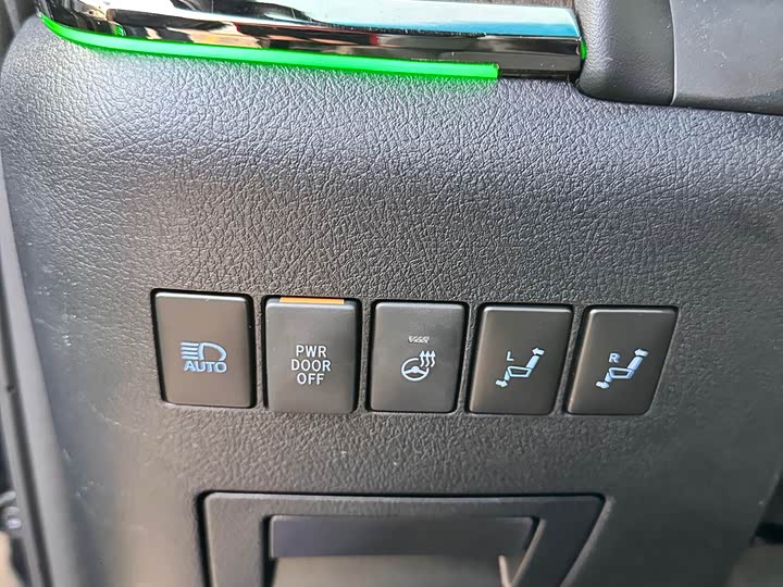 Фото 12 - Toyota Vellfire