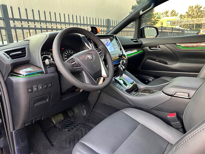 Фото 13 - Toyota Vellfire