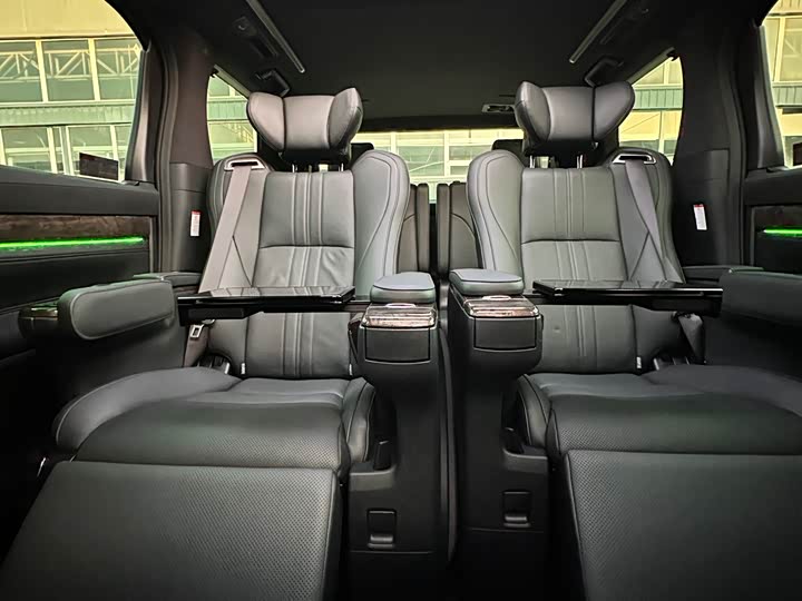 Фото 19 - Toyota Vellfire