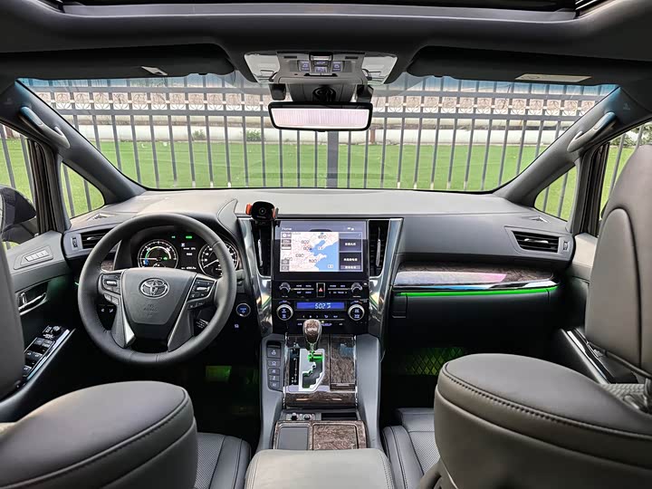 Фото 23 - Toyota Vellfire