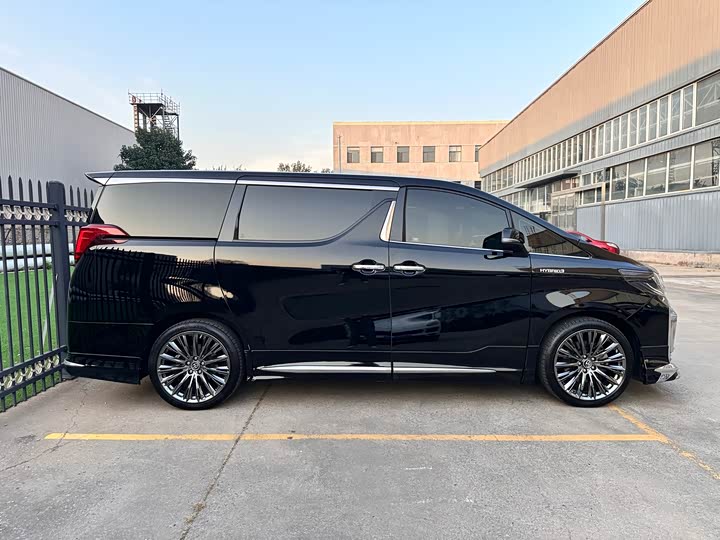 Фото 4 - Toyota Vellfire
