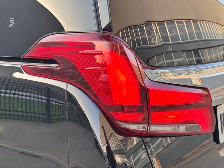 Фото 8 - Toyota Vellfire