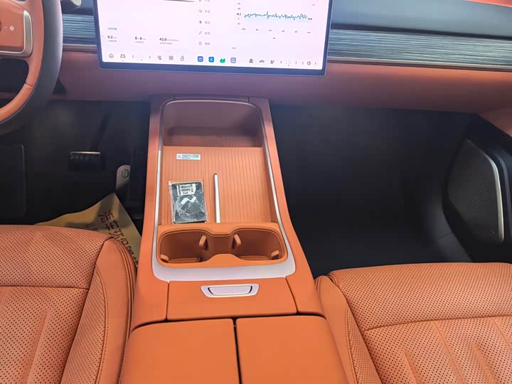 Фото 13 - Nio Onvo L60